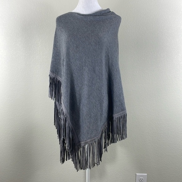 Women’s grey poncho with tassels One Size - Picture 1 of 5